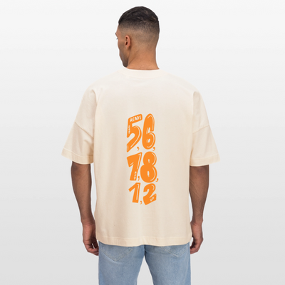 Stanley/Stella Oversized Unisex Organic T-shirt Blaster - natural raw.
Cheerleader mit Streetwear T-Shirt und einem typischen Cheerleader Count.