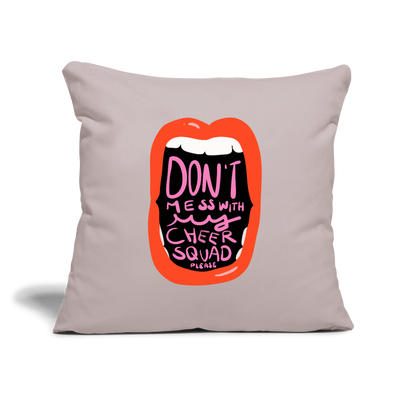 Sofa Kissenbezug mit Print: Don't mess with my cheer squad please in light taupe.
