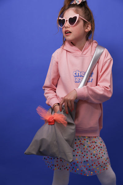 Cuter Peewee Look – und warum Brille?