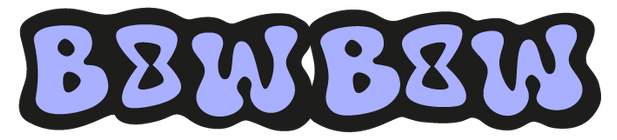 Bow Bow – Das Logo vom Bow Bow Cheershop in quer in leuchtendem Lila mit schwarzer Kontur sieht man hier eine Wobly-Schrift.