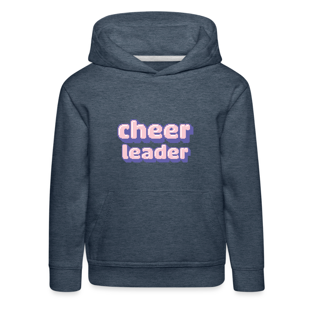 Kinder Hoodie mit Kapuze und Kangaroopocket.  Der Aufdurck ist: Cheerleader in lila,weiß, rosa Pixelschrif. Der Pullover ist heather denim.