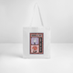 Tote Bag in weiß mit dem Motiv cheer it out for the win im illustrativem Comictslye gehalten in den Farben Rosa, Rot und Schwarz und dem Symbol Pompom und einer Hand mit überkreuzten FIngern. Die Tasche steht auf weißem Untergrund vor einer weißen Wand.