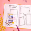 Cheerleading Freundebuch Beispielseite – Unsere schönsten Team-Momente. Aufgeklapptes Buch liegt auf rosafarbenem Hintergrund. Es liegen bunte Stifte, Klammern und Sticker drumherum.