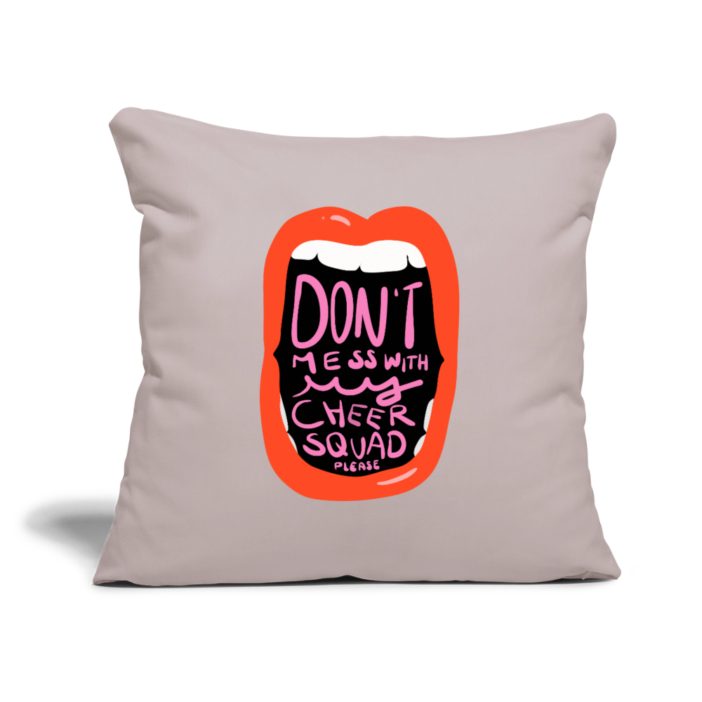 Sofa Kissenbezug mit Print: Don't mess with my cheer squad please in light taupe.
