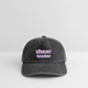 Cheerleader Pixelart Motiv auf einer Relaxed Vintage Cap in der Farbe vintage black auf weißem Hintergrund liegend.