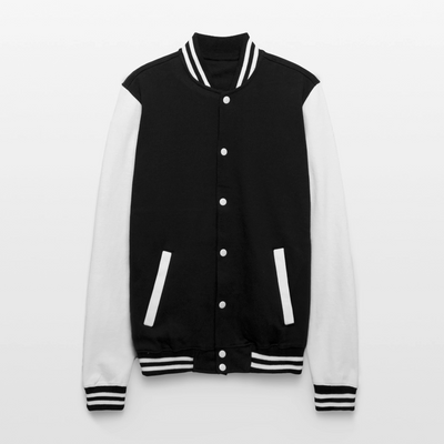 Collegejacke in Schwarz -weiß mit Lila,rosa,weißer pixelart Aufschrift: Cheerleader. Die Bündchen sind alle Schwarz-weiß gestreift. Die Jacke ist auf weißem Hintergrund zu sehen. Sie hat eine sichtbare und markante Knopfleiste und weiß-abgesetzte Seitentaschen. Man sieht hier die Vorderseite.
